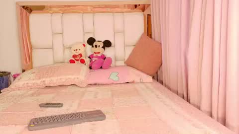Snapshot of ambarrossi_ chatting on June 14, 2026, 11:23 am online show from June 14, 2026, 11:23 am