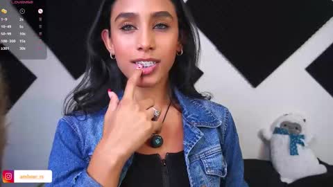 Snapshot of ambeer_rousess chatting on October 2, 2025, 1:23 am Amber online show from October 2, 2025, 1:23 am