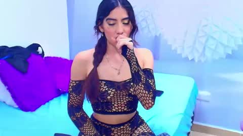 Snapshot of ambel_rose chatting on May 20, 2026, 10:38 pm ambel_rose online show from May 20, 2026, 10:38 pm