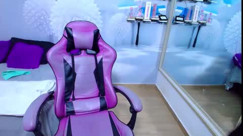 Snapshot of ambel_rose chatting on May 23, 2026, 7:18 pm ambel_rose online show from May 23, 2026, 7:18 pm