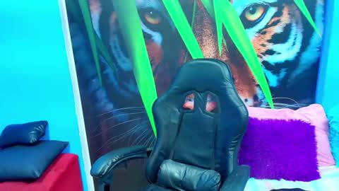Snapshot of ambel_rose chatting on June 18, 2026, 2:10 pm ambel_rose online show from June 18, 2026, 2:10 pm