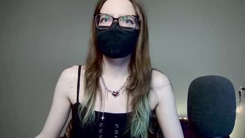 Amber non-nude model online show from December 4, 2025, 5:28 am