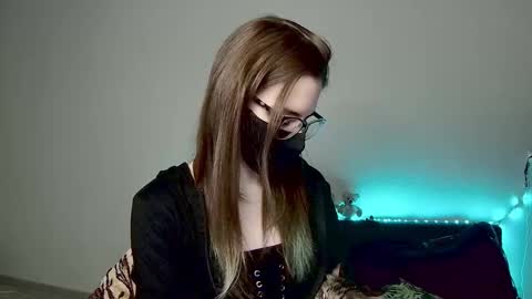 Amber non-nude model online show from January 14, 2026, 7:58 am