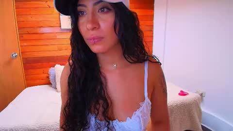 amber_curly online show from September 24, 2025, 8:34 pm