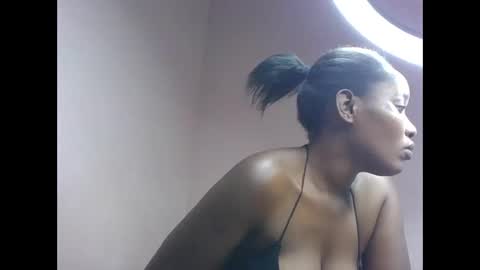 amber_cutie2 online show from April 23, 2026, 2:35 am