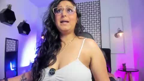 Snapshot of amber_gold113 chatting on June 24, 2026, 4:44 am Amber online show from June 24, 2026, 4:44 am