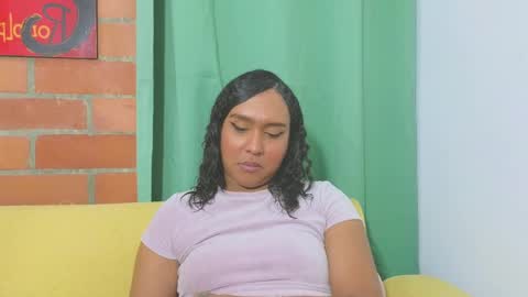 Snapshot of amber_lee20 chatting on December 4, 2024, 1:14 am LUISA online show from December 4, 2024, 1:14 am