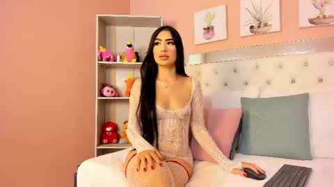 Snapshot of amber_rosen chatting on June 19, 2026, 4:33 pm A M B E R online show from June 19, 2026, 4:33 pm