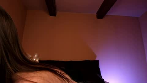 amber_tender_ online show from April 30, 2026, 8:57 pm