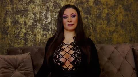 Snapshot of ambercrost chatting on January 8, 2025, 6:31 am Goddess Amber online show from January 8, 2025, 6:31 am