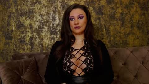 Snapshot of ambercrost chatting on February 4, 2025, 6:04 am Goddess Amber online show from February 4, 2025, 6:04 am