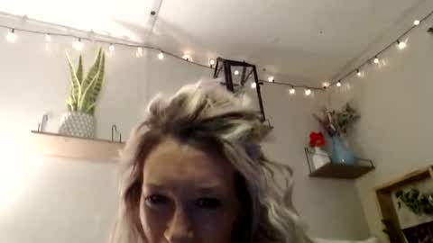 Kaligirll online show from February 1, 2026, 11:09 am