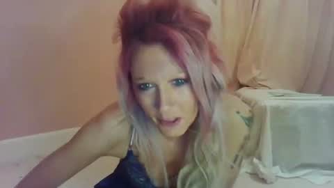 Kaligirll online show from May 1, 2026, 5:45 am