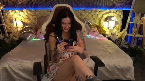 Snapshot of amberdismond chatting on June 4, 2026, 12:55 pm Anna online show from June 4, 2026, 12:55 pm