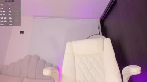 Amber  online show from April 27, 2026, 4:32 am