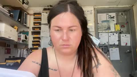 ambermoss7 online show from April 30, 2026, 5:41 pm