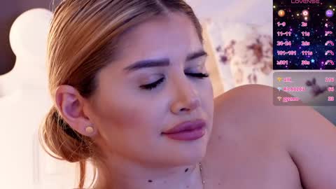 Snapshot of amberseyes chatting on December 9, 2024, 2:39 pm Amberseyes online show from December 9, 2024, 2:39 pm