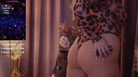 Snapshot of amberseyes chatting on January 20, 2025, 12:18 pm Amberseyes online show from January 20, 2025, 12:18 pm