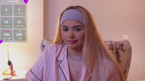 Snapshot of amberseyes chatting on February 25, 2025, 1:28 pm Amberseyes online show from February 25, 2025, 1:28 pm