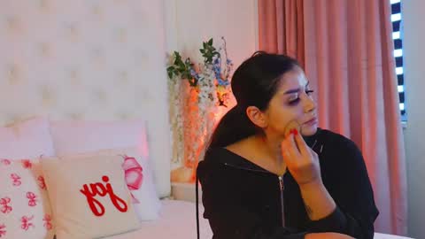 Amberseyes online show from May 3, 2026, 8:31 am