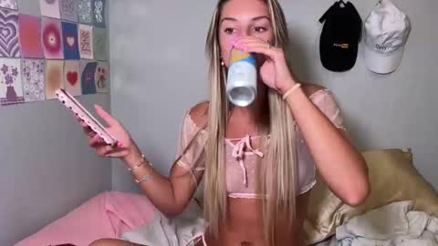 Snapshot of ambiebambiii chatting on May 19, 2026, 1:22 am ambie bambi amber griz online show from May 19, 2026, 1:22 am