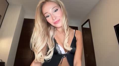 Ambre online show from February 21, 2026, 5:08 am