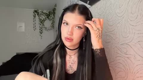 Snapshot of ameeludkowski chatting on November 24, 2025, 11:21 am Alica online show from November 24, 2025, 11:21 am