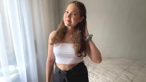 Mia online show from May 14, 2026, 6:53 am