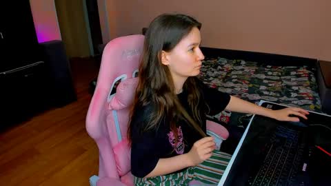 Snapshot of ameli_moon chatting on April 2, 2026, 4:26 pm Eileen online show from April 2, 2026, 4:26 pm