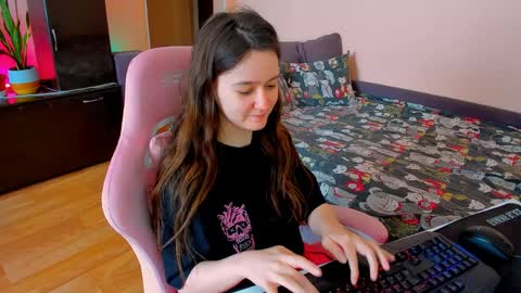 Snapshot of ameli_moon chatting on April 11, 2026, 11:03 am Eileen online show from April 11, 2026, 11:03 am