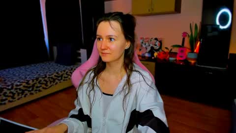 Snapshot of ameli_moon chatting on May 26, 2026, 4:03 pm Eileen online show from May 26, 2026, 4:03 pm