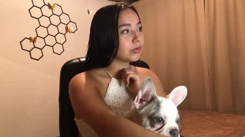 Snapshot of amelia___hall chatting on October 28, 2025, 12:09 pm Amelia online show from October 28, 2025, 12:09 pm