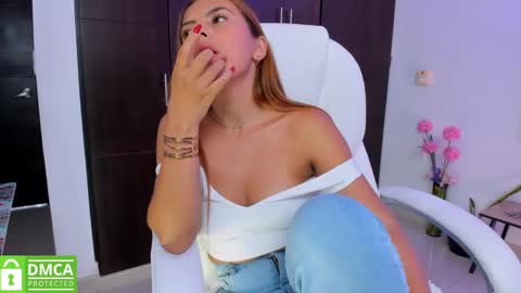 Snapshot of amelia_chillvibes chatting on January 7, 2025, 10:41 pm AMELIA online show from January 7, 2025, 10:41 pm