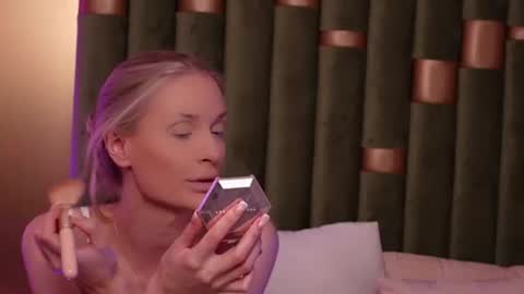 Amelia online show from June 12, 2026, 7:35 pm