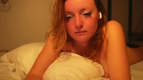 Snapshot of ameliasweety69 chatting on January 23, 2025, 7:51 pm Amelia online show from January 23, 2025, 7:51 pm