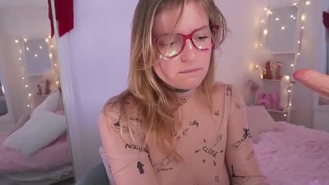 Snapshot of ameliasweety69 chatting on March 1, 2025, 12:01 pm Amelia online show from March 1, 2025, 12:01 pm