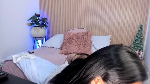 Snapshot of amelie_x chatting on December 11, 2024, 4:42 pm Amelie online show from December 11, 2024, 4:42 pm