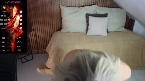 Isabella online show from March 10, 2025, 7:32 am