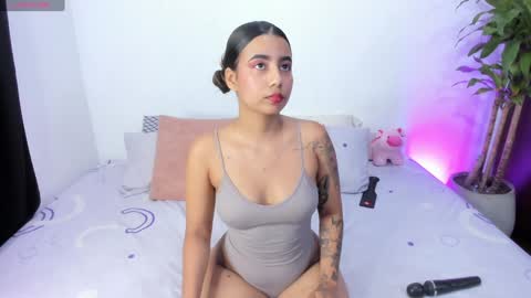 Snapshot of amelieburns18 chatting on January 14, 2025, 11:58 pm Amelie online show from January 14, 2025, 11:58 pm