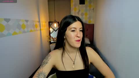 Snapshot of ameliegray chatting on January 14, 2025, 8:04 pm A M E L I E online show from January 14, 2025, 8:04 pm