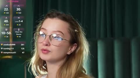 Snapshot of amelieviolet chatting on March 21, 2026, 8:19 am Amelie online show from March 21, 2026, 8:19 am