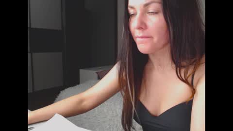 amelinamersi online show from November 15, 2025, 8:27 pm