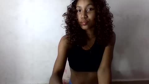 amelisy20005 online show from April 25, 2026, 8:50 pm