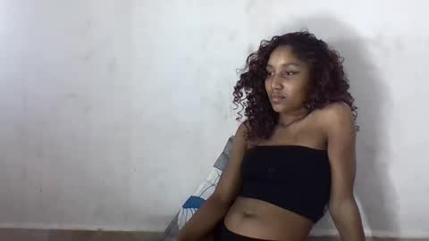 amelisy20005 online show from April 28, 2026, 2:27 am