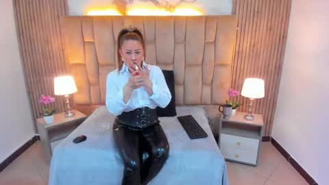 Snapshot of amell_thomson chatting on May 19, 2026, 11:27 am Amell Thomson online show from May 19, 2026, 11:27 am