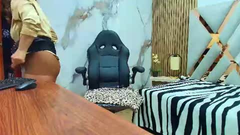 Snapshot of amell_thomson chatting on June 15, 2026, 10:39 am Amell Thomson online show from June 15, 2026, 10:39 am