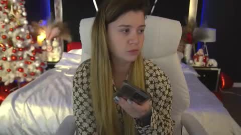 amellymillyy online show from December 21, 2025, 7:15 am