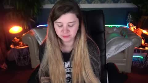 amellymillyy online show from March 17, 2026, 8:23 pm