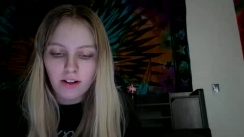 Snapshot of amethystmoon18 chatting on February 27, 2026, 7:25 pm amethystmoon18 online show from February 27, 2026, 7:25 pm