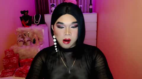 Snapshot of amiadoll chatting on December 21, 2024, 5:40 pm Queen Mireska online show from December 21, 2024, 5:40 pm